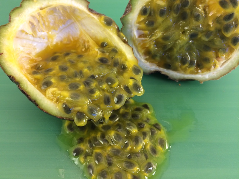 how to eat passion fruit